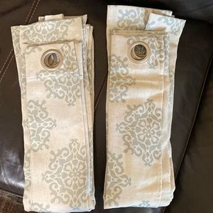 Set of 2 beige/green curtain panels